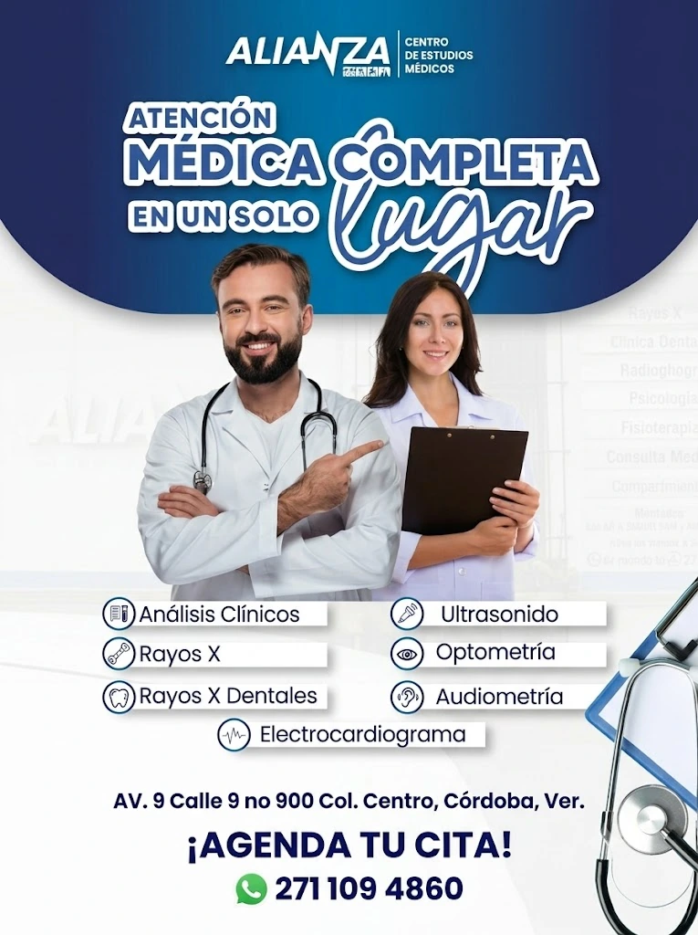 Representantes del SUTUTCV y de Alianza Centro de Estudios Médicos muestran el convenio firmado